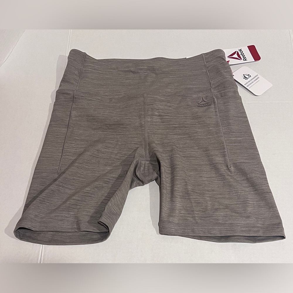 NWT Reebok Women’s Med Gray Reflex Bike Fitted Athletic Shorts Pockets High Rise